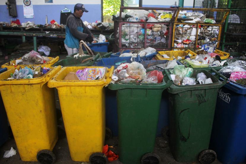 Cara Mendaur Ulang Botol Plastik Bekas